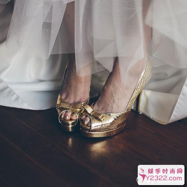 将成熟与青春糅合在一起的婚鞋，象征着女孩变成女人婚礼_Y2OOO.COM第2张