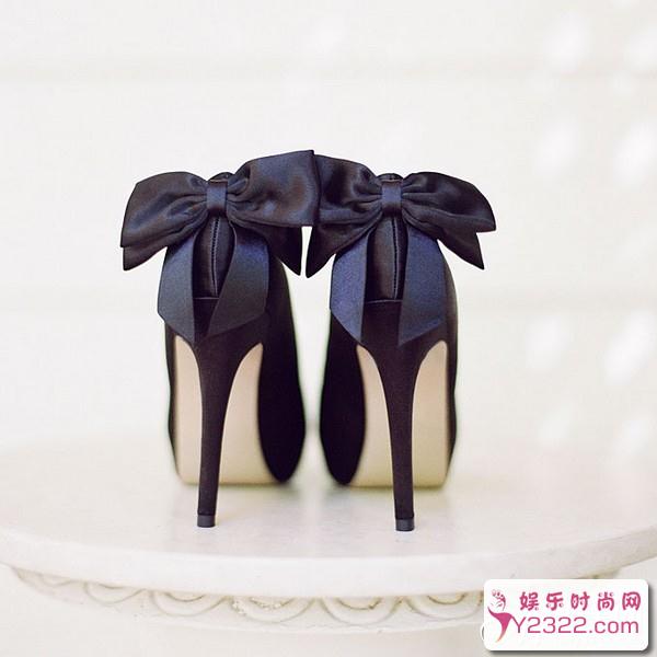 将成熟与青春糅合在一起的婚鞋，象征着女孩变成女人婚礼_Y2OOO.COM第5张