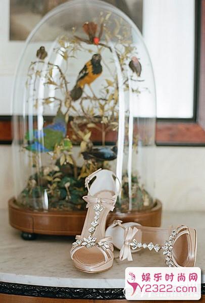 将成熟与青春糅合在一起的婚鞋，象征着女孩变成女人婚礼_Y2OOO.COM第6张