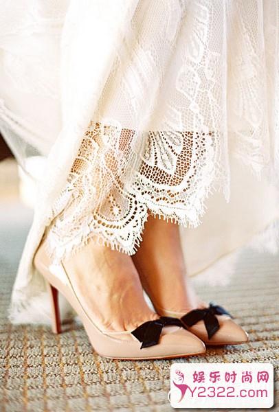 将成熟与青春糅合在一起的婚鞋，象征着女孩变成女人婚礼_Y2OOO.COM第12张