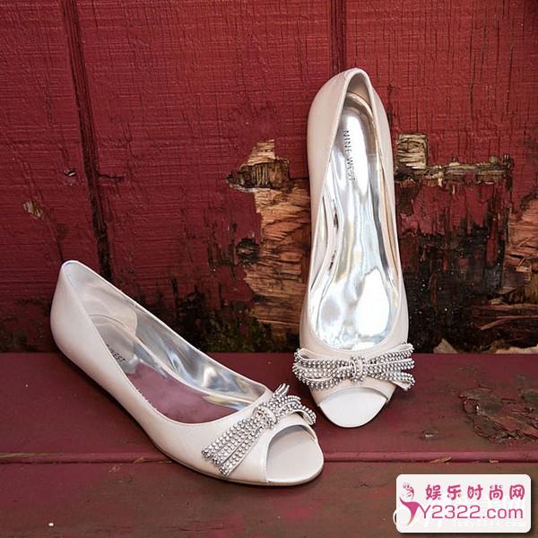 将成熟与青春糅合在一起的婚鞋，象征着女孩变成女人婚礼_Y2OOO.COM第11张