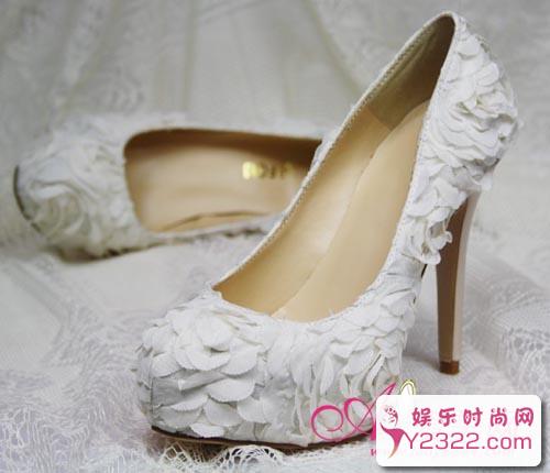 每个新娘都希望自己是完美无瑕的，婚鞋以奢华甜美为主流设计_Y2OOO.COM第3张