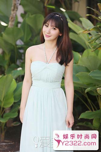 一起来看看wuli柳岩女神的抹胸裙造型吧_m.y2ooo.com