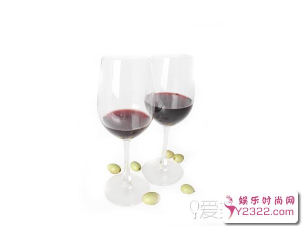 不少MM身材纤瘦，但偏偏有一张婴儿肥的脸_Y2OOO.COM第4张