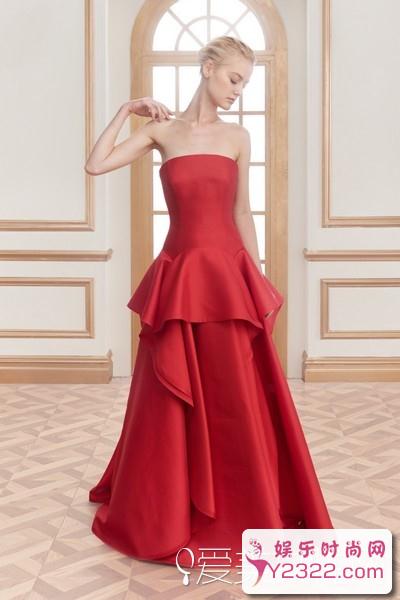 设计师把华丽的礼服“搬”到简约的皇宫里。你准备好了吗？_Y2OOO.COM第8张