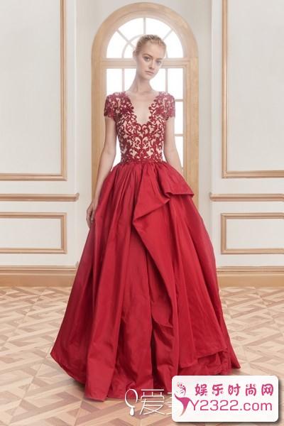 设计师把华丽的礼服“搬”到简约的皇宫里。你准备好了吗？_Y2OOO.COM第9张
