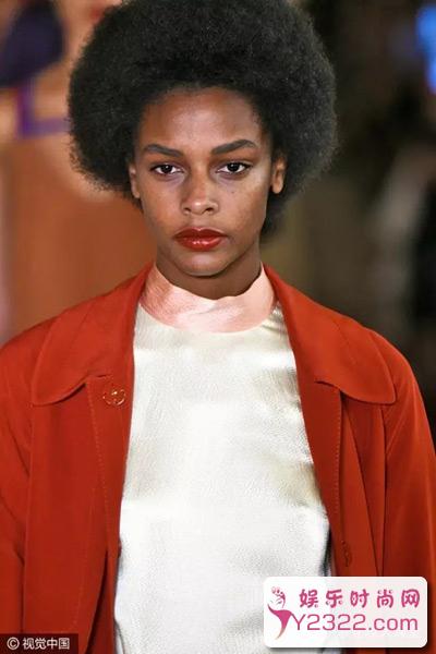 时髦鬼们看秀，聪明的美容精玩妆容呀好吗!_Y2OOO.COM第8张