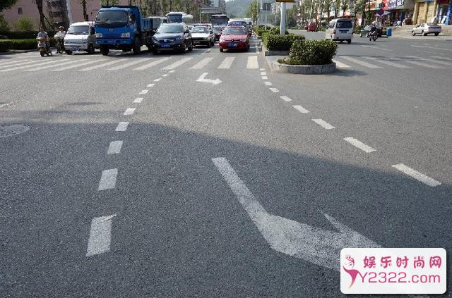 左转弯待转区别乱进 提前驶入就算闯红灯_m.y2ooo.com