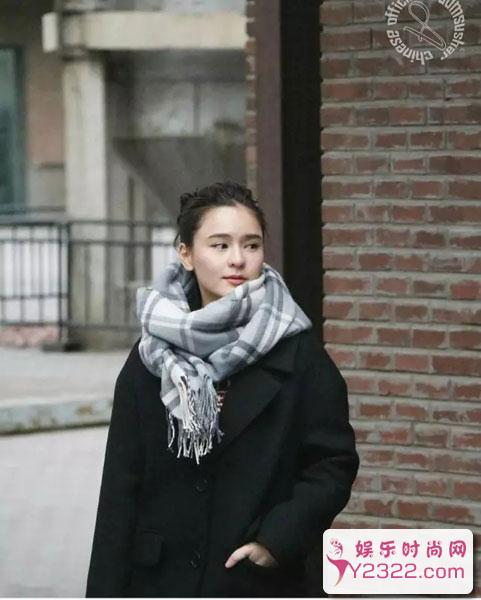 冬天围围巾搭配什么发型才最美 5种方法让你美美出门_Y2OOO.COM第9张