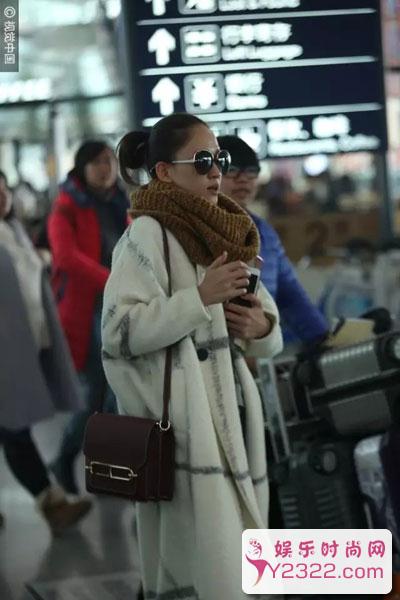 冬天围围巾搭配什么发型才最美 5种方法让你美美出门_Y2OOO.COM第7张