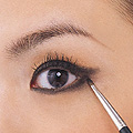 化妆教程：拉长眼型的眼影画法步骤图解_Y2OOO.COM第1张