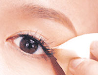 双眼皮胶带怎么贴步骤图解 贴出魅力电眼_第2页_m.y2ooo.com