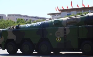 外媒评出中国抗战阅兵十大杀器:东风21D列榜首 外媒评出中国抗战阅兵十大杀器:东风21D列榜首