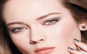 教大家腮红的画法技巧，让你画出完美的腮红。