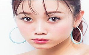 爱美的女孩子们总是乐此不疲地折腾自己的发型