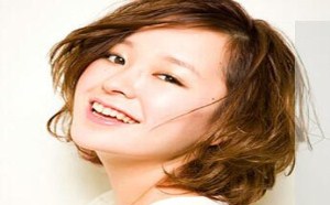 低调时尚的咖啡色染发是许多mm首次染发的首选颜色之一