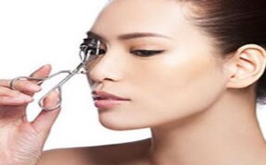 怎么化妆睫毛才能又卷又翘呢,来看化妆速成班