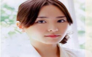 如何化裸妆能成为宋夫人,首先要拥有婴儿肌裸妆