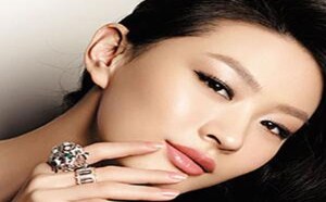 一起来看看如何画一个日常妆吧。