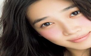 向大家介绍黑眼圈的形成原因以及消除黑眼圈的方法。