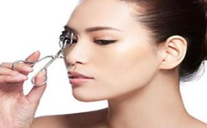 怎么化妆睫毛才能又卷又翘呢,一起来看