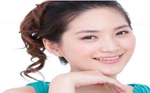 化妆水和爽肤水是生活中经常会用到或者见到的产品