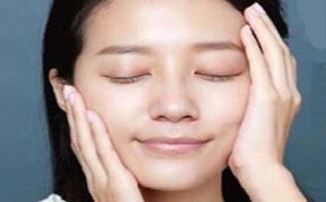 一起来学习怎么打造完美底妆吧。 一起来学习怎么打造完美底妆吧。