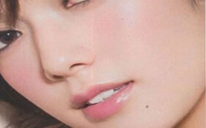 咬唇妆怎么画,其实想要学会咬唇妆怎么画并不难