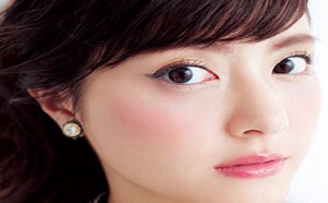 告诉你眼霜什么时候用还有眼霜的使用方法 告诉你眼霜什么时候用还有眼霜的使用方法