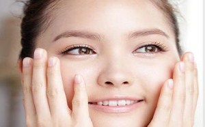 每次照镜子都觉得皮肤又黄又黯淡?