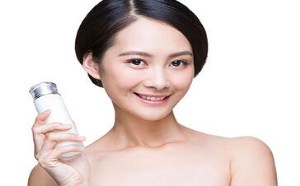 T区是毛孔粗大集中营,可通过去角质或蒸脸来解决这个问题 T区是毛孔粗大集中营,可通过去角质或蒸脸来解决这个问题