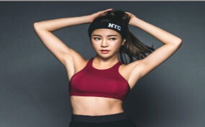 纤细修长双腿最能吸引人目光，更能散发出女性的魅力