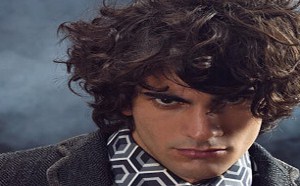 欧美男士发型推荐 长发更添不羁气质 欧美男士发型推荐 长发更添不羁气质