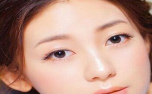 如何粘贴假睫毛来达到睫毛膏所不能企及的美睫效果