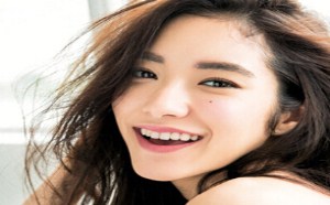 不少妹纸都说"热成狗"，于是用清凉的露背装来消消暑