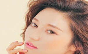 除了面临着湿润的空气外，还可能受到户外紫外线