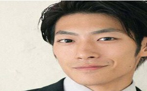 西装革履的商务精英男,发型也要相匹配