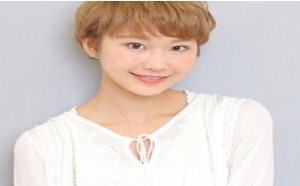 化妆化得再美，如果头发扁塌油腻，也还是会扣分的