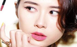 时尚创意夏日妆容吸睛大法 30秒Get 完美眼线