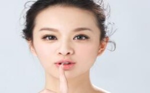 想让男朋友“唇唇”欲动 别让嘴唇起皮耽误你的kiss