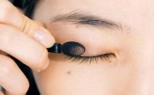 职场必备小心机妆容 矜持之下散发性感戳中男人软肋 