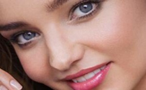 胖脸怎么化妆才显瘦 4招击退肉肉脸技巧学起来