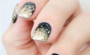 在家自制简单的时尚炫酷diy美甲 让你闪亮动人