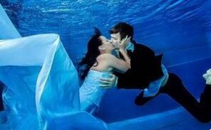 想要拍出唯美浪漫的水下婚纱照 必看四项事前准备！