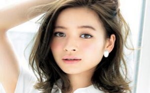 如何防止脱妆的尴尬？快速修补脱妆的方法步骤图