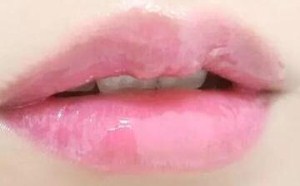 夏日也需要护唇保养 正确的护唇姿势get起来 夏日也需要护唇保养 正确的护唇姿势get起来