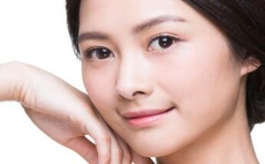 如何使用精华油?不堵毛孔让妆容清爽不油腻 如何使用精华油?不堵毛孔让妆容清爽不油腻