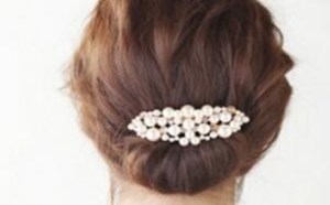 蓬松扎法简单盘发发型教程图解 只需4步变身甜美淑女 蓬松扎法简单盘发发型教程图解 只需4步变身甜美淑女