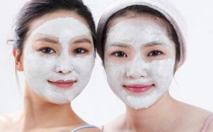 敷面膜并不是往脸上贴就完事 敷面膜的正确步骤详解 敷面膜并不是往脸上贴就完事 敷面膜的正确步骤详解