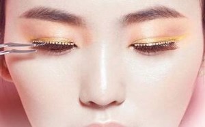 假睫毛怎么贴看起来更自然美丽 必须掌握6个要点